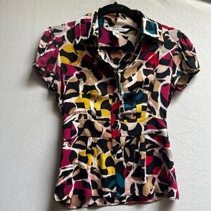 DIANE VON FURSTENBERG 100% SILK MULTI-COLOR/DESIGNED BUTTON DOWN TOP SZ 0